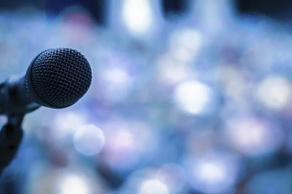 黄仁勋称美国AI芯片需要向中国出口，外交部回应缩略图