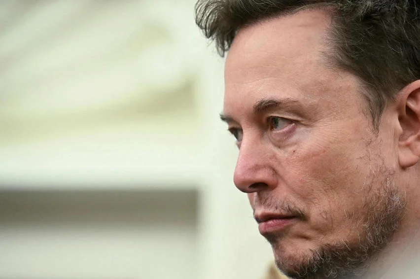 马斯克再画“天上大饼”：特斯拉或年内发布飞行汽车原型缩略图