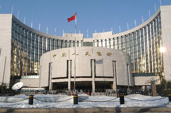 央行今日开展8000亿元买断式逆回购操作 加量规模连续扩大 持续注入中期流动性缩略图