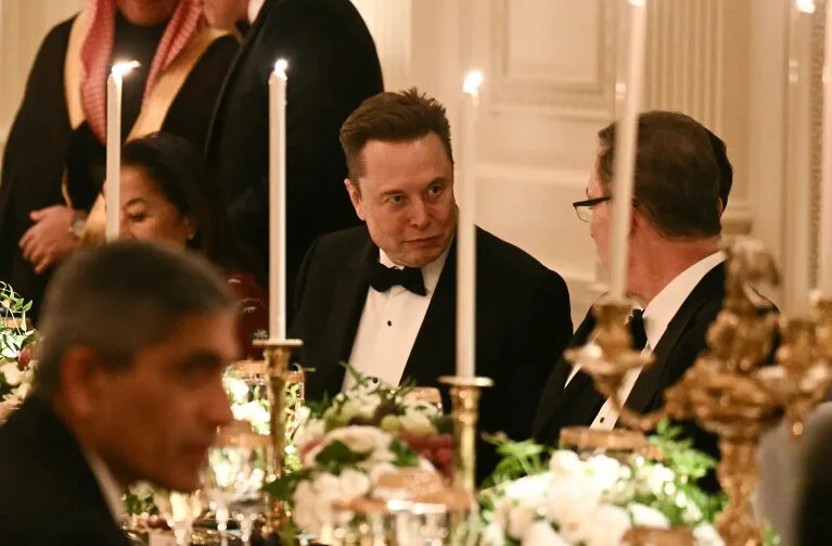 “特马”又同框！马斯克现身白宫 出席特朗普与沙特王储晚宴缩略图