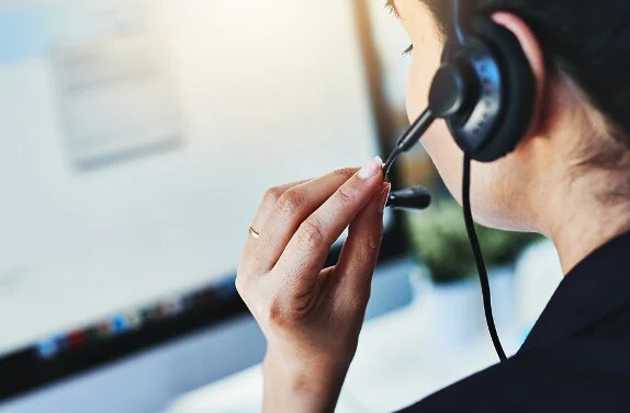 国有大行今年首例！AI应用强化人工替代，邮储银行宣布削减人工在线服务时间缩略图